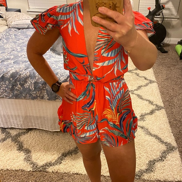 NWT gorgeous floral romper - Picture 1 of 4